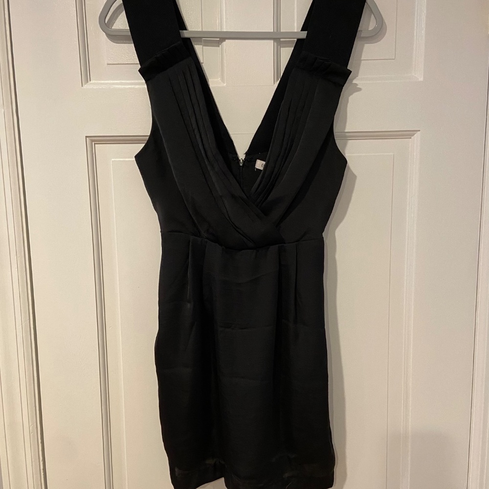 BCBGeneration Black Pleated V-Neck Dress – Size 0 – Low Back